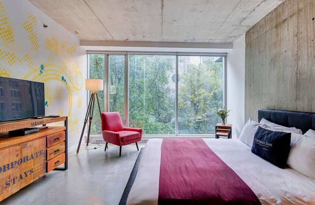Spacious Loft in Heart of Montreal, Prime Location