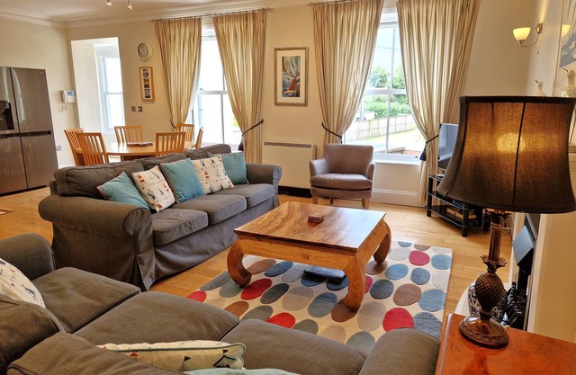 Spacious Luxury Apartment With Year Round Outdoor/Indoor Heated Pool