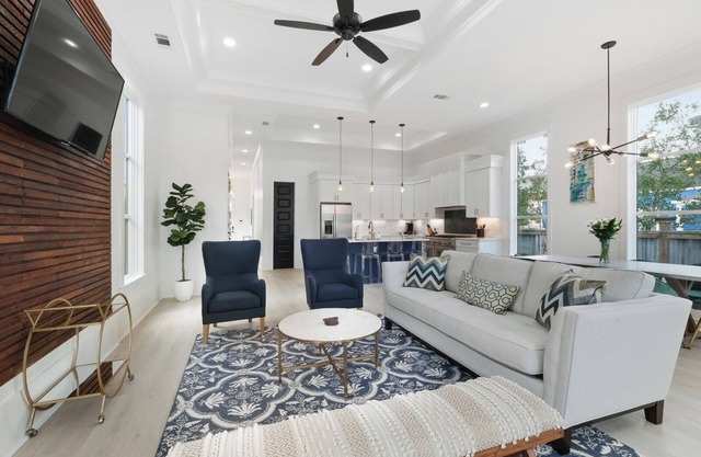 Spacious Luxury Home With Outdoor Oasis