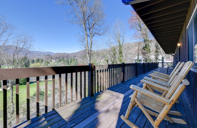 Spacious Maggie Valley Mtn Home w/ Hot Tub & Views