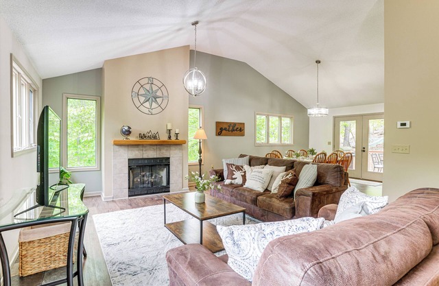 Spacious Massanutten Home w/Hot Tub & Sauna!