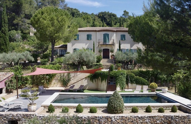 Spacious Mediterranean Bastide in a green setting. Pool & Spa