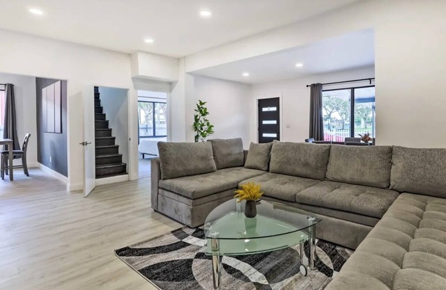 Spacious Miami Getaway ~ 8 Mi to South Beach!