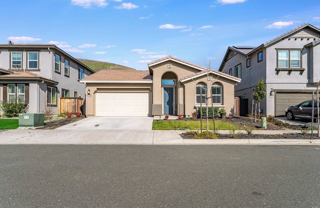 Spacious mid century/bohonInspired house in charming Fairfield. Close to Napa.