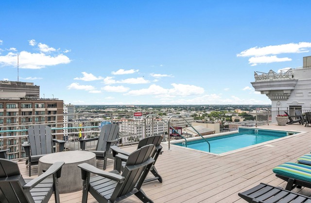 Spacious Modern Condos near French Quarter