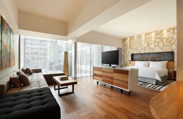 Spacious Modern Suite with Free Minibar Items (T Sand Suite4)