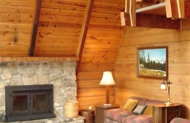 Spacious Mountain Cabin in Gated Community