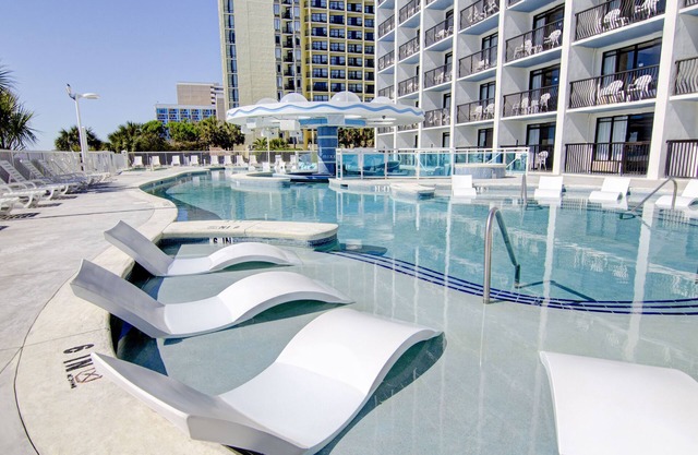 Spacious Ocean View Suite at Great Resort + Official On-Site Rental Privileges