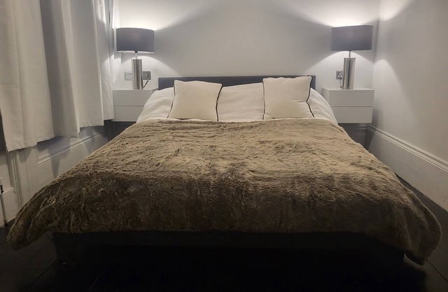 Spacious One Bed in Central Hove with Parking