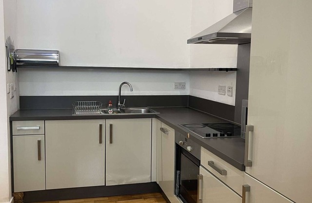 Spacious One Bed Flat next to central station