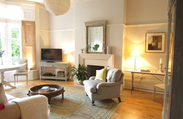 Spacious One Bedroom Apartment in Beautiful Crouch End, Parking Available
