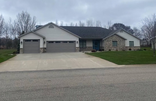 Spacious one-level family friendly, tranquil backyard with boat access.