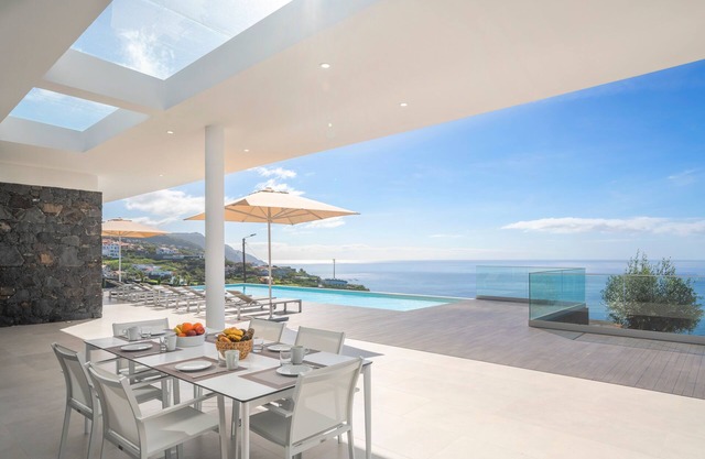 Spacious premium villa in Calheta | Ocean Panorama