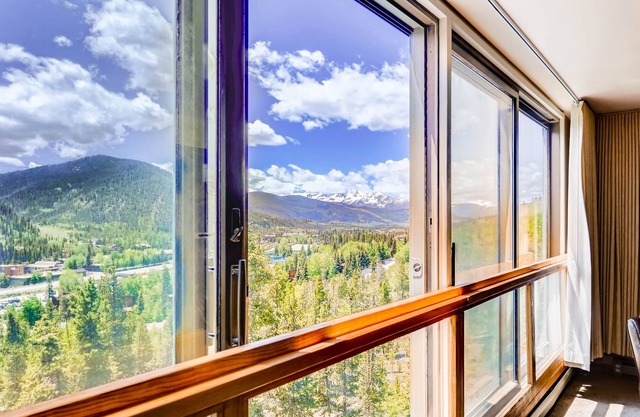 Spacious Penthouse 3br ~no Cleaning Fee~kids Ski Free! 3 Bedroom Condo by RedAwning