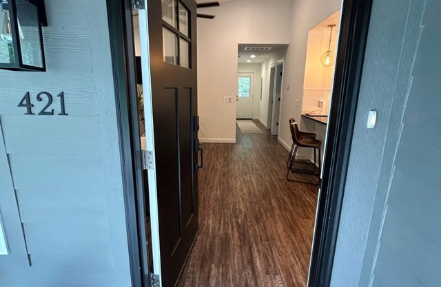 Spacious, private, cozy and close to downtown Rogers, AR & Trails