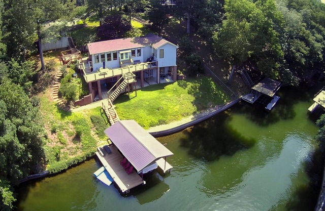 Spacious Quaint Two Kings Boathouse 8 miles to RTJ