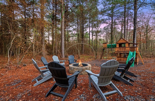 Spacious Retreat with Bunkhouse, Fire Pit, Hot Tub