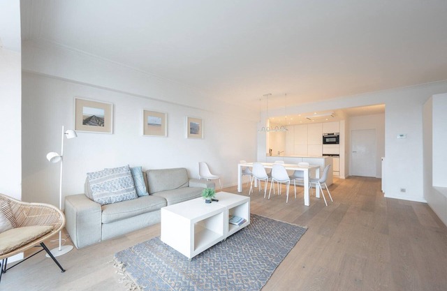 Spacious Seaside Apartment