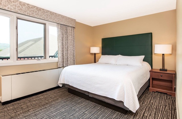 Spacious Ski-In Suite | Sleeps 6