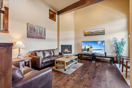 Spacious Ski Townhome with Game Room Fun