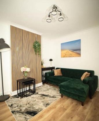 Spacious - Sleeps 5 - Garden - Close To Sea
