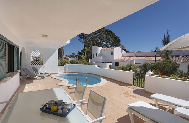 Spacious South Facing Apartment - Private Pool Terrace WiFi AirCon