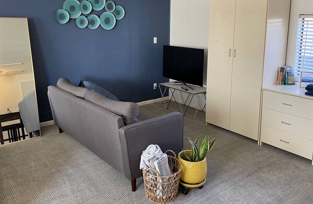 Spacious Studio in the Heart of Edgewater
