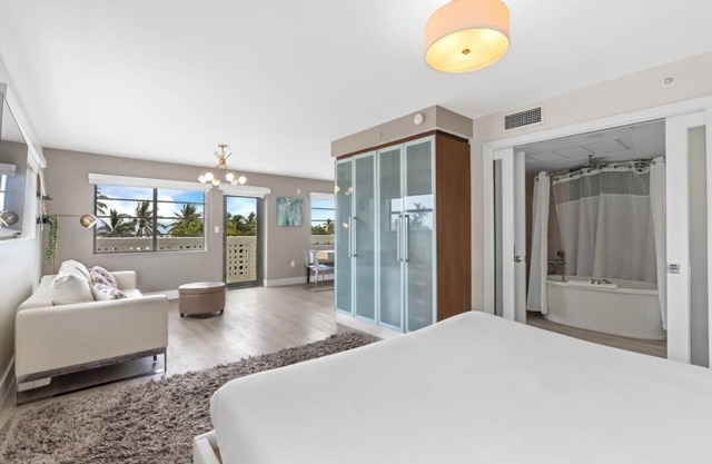 Spacious Studio with Roof Top Pool & Bar