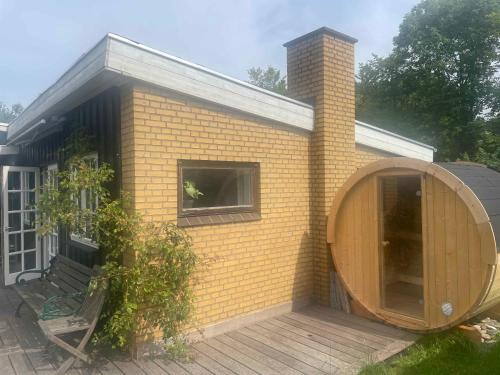 Spacious Summer House With Pool