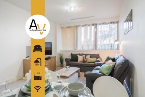 Spacious Two-Bedroom Apartment - Parking, 7 Mins from Station, Ideal for Business or leisure Stays By AV Hughes Properties