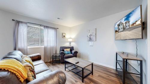 Spacious two bedroom apartment near DIA