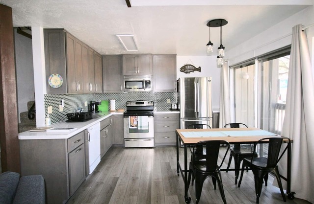 Spacious, upgraded Condo in Sierra Park Villas