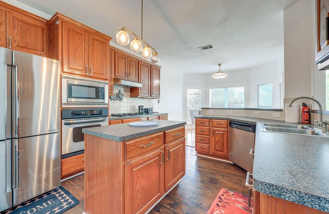Spacious Vacation Home < 20 Mi to Downtown Austin!