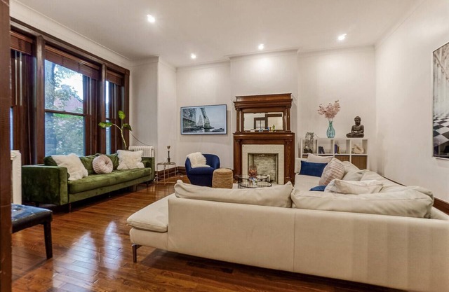 Spacious Victorian House 5 min to Downtown