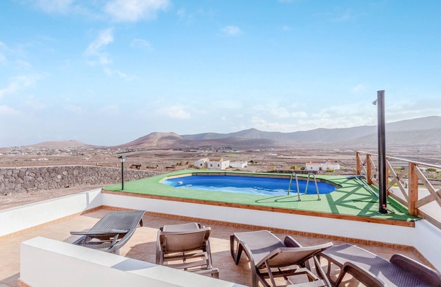 Spacious Villa “Casa el Aceitunal” with Mountain View, Garden, Terrace & Pool