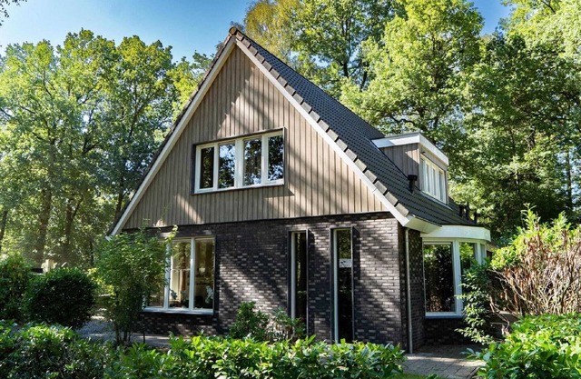 Spacious Villa in Hoenderloo