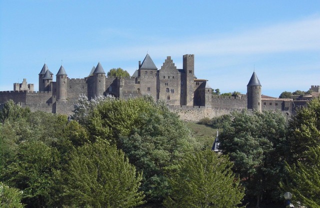 Spacious Villa Near Carcassonne With Large Gardens, Heated Pool, Fabulous View