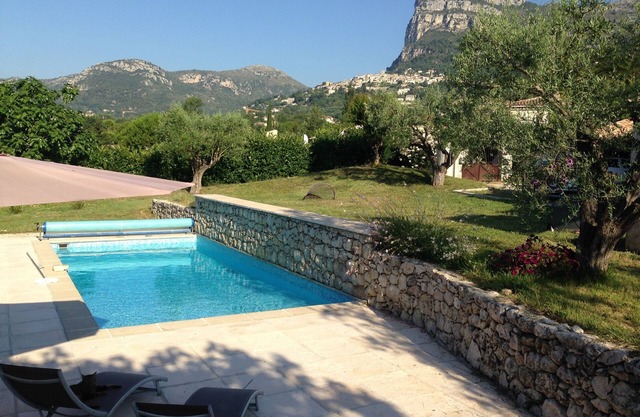 Spacious villa with private pool and panoramic mountain views