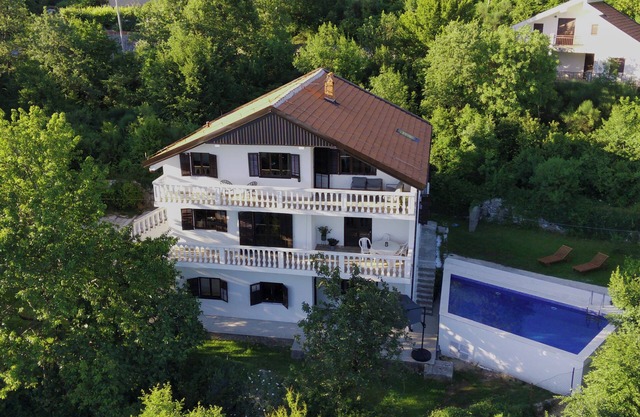 Spacious villa with a fantastic view and a swimming pool