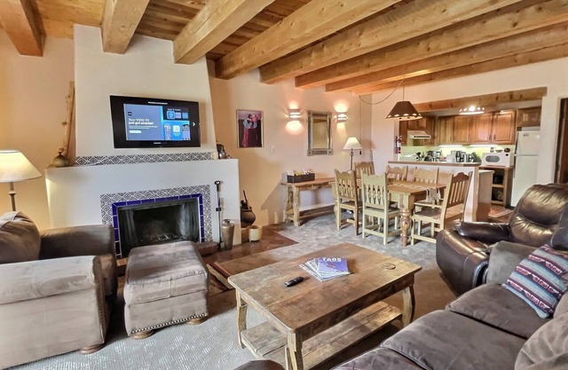 Spacious, Well Stocked Condo in the Foothills