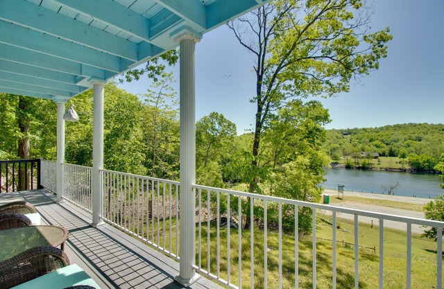 Spacious White Rivers Jewel: Fishing Haven!