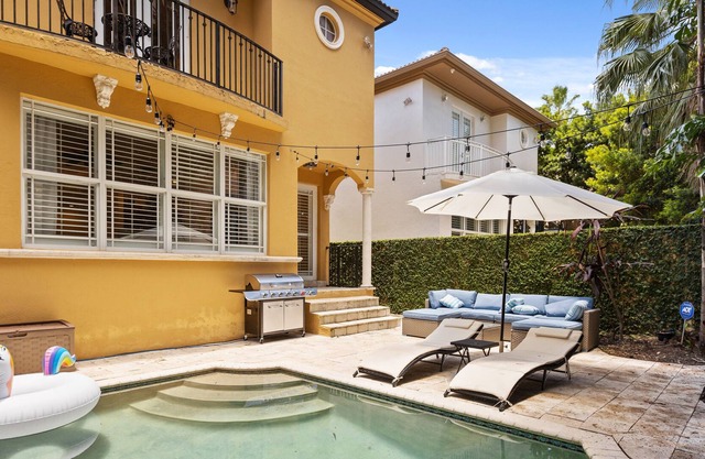 Spanish Luxury Villa | 4 Bedroom 4 Bath | Pool | Sunny Isles