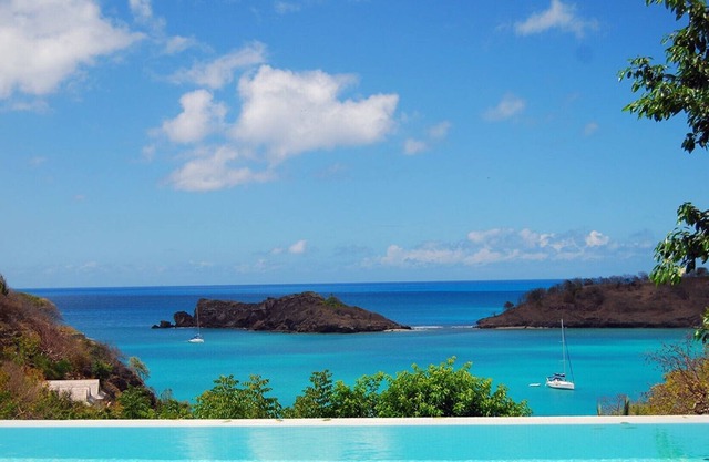 *Special rates available on certain weeks* Stunning 5 bedroom villa close to beach in Antigua