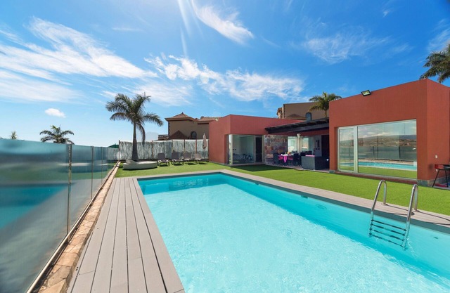 Spectacular villa with large private pool, ideal for families