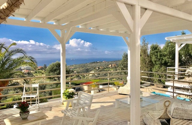 Spectacular villa overlooking Meditteranean sea with breathtaking sea views