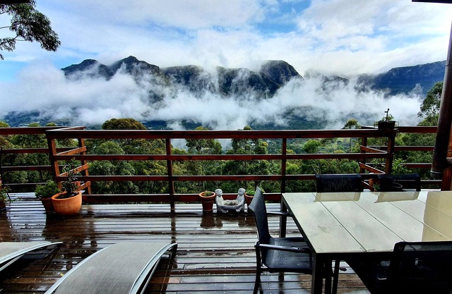Spectacular 2-bedroom cabin in da woods looking onto Table Mountain in Cape Town
