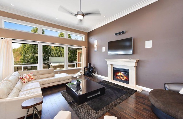 Spectacular 4 Bedroom Victoria Executive Suite With Amazing Views