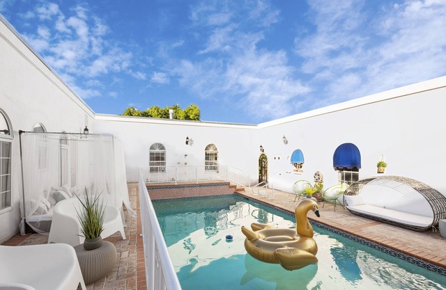 Spectacular 6 BDR Villa Resort, 5 min. from the Strip ★★★★★