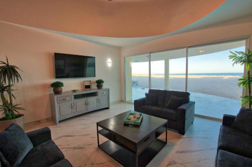 Spectacular Beachfront 4 bedroom Home, Villa12