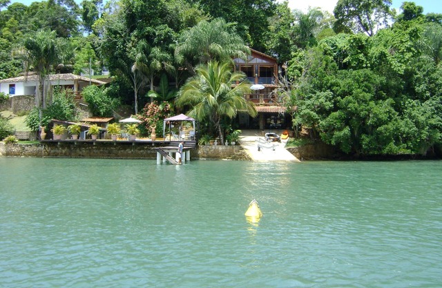Spectacular home in Araujo Island in Paraty facing the sea